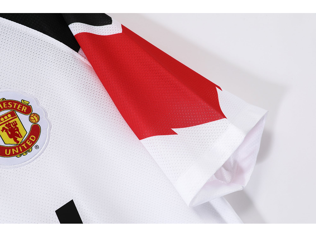 Manchester United 2010/11 (Away Kit) 4