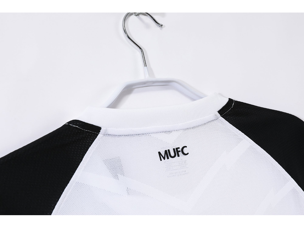 Manchester United 2010/11 (Away Kit) 6