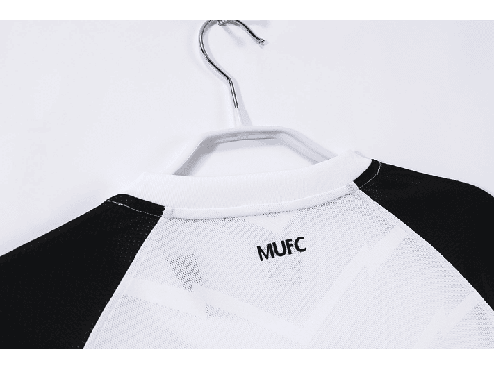 Manchester United 2010/11 (Away Kit) 6