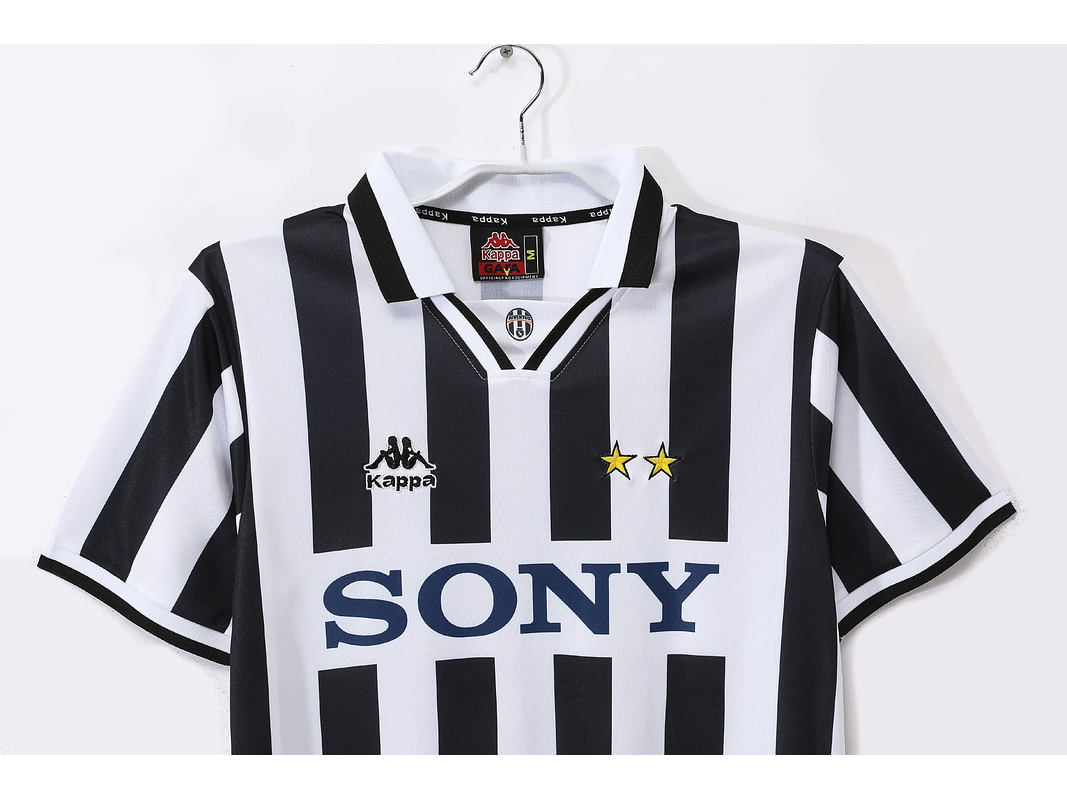Juventus 1996/97 (Home Kit) 8