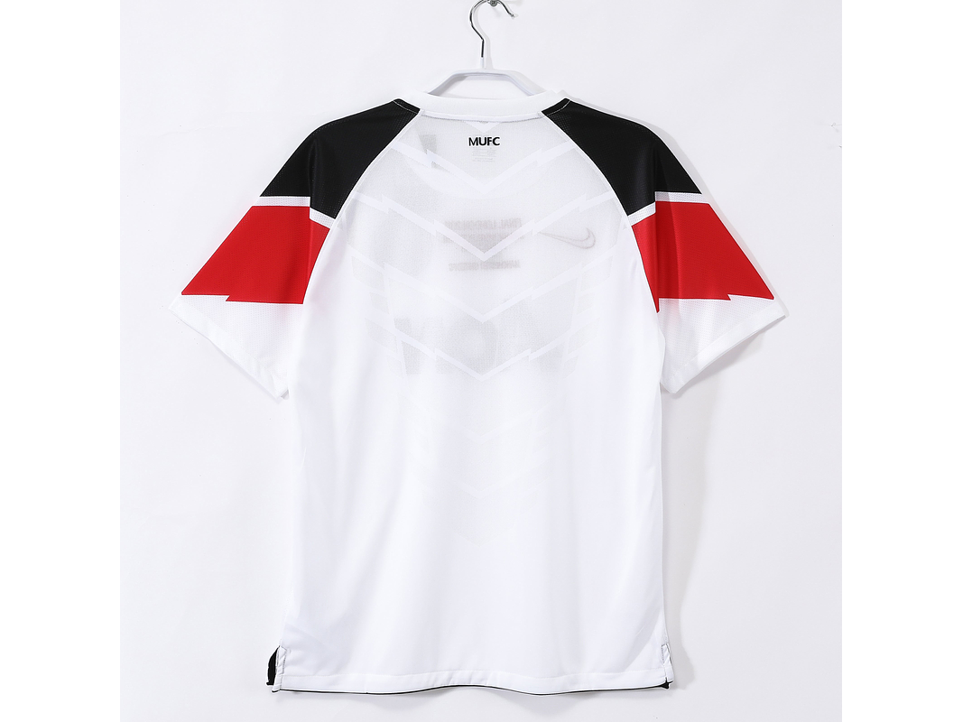 Manchester United 2010/11 (Away Kit) 8