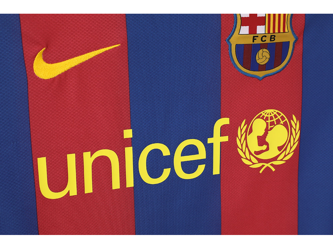 Barcelona 2010/11 (Home Kit) 6