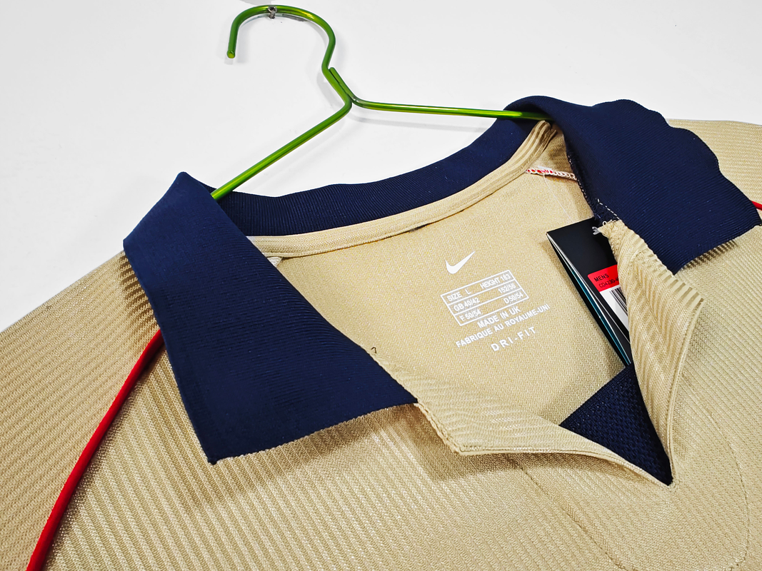 Arsenal 2001/02 (Away Kit) 4