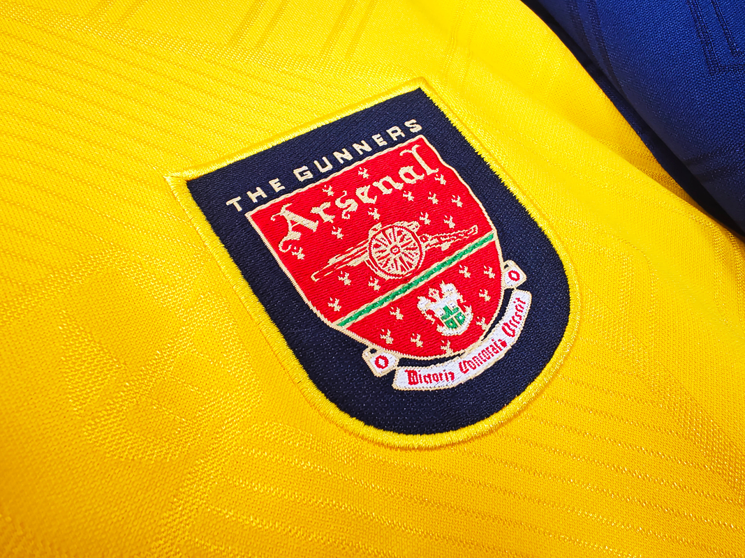 Arsenal 1996/97 (Away Kit) 9