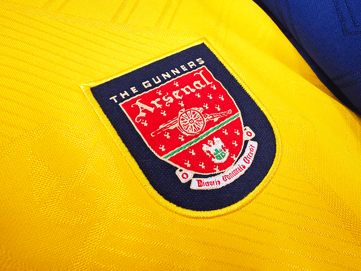 Arsenal 1996/97 (Away Kit) 9