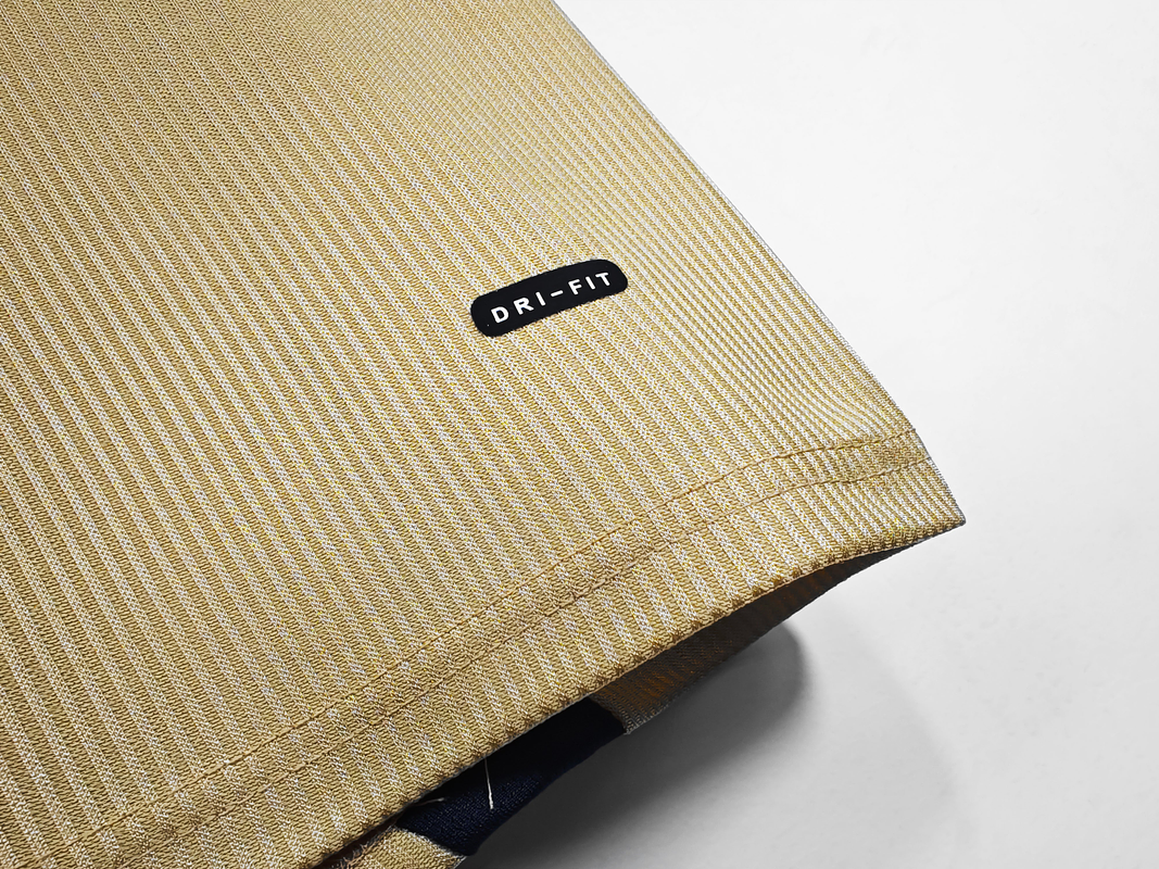 Arsenal 2001/02 (Away Kit) 5