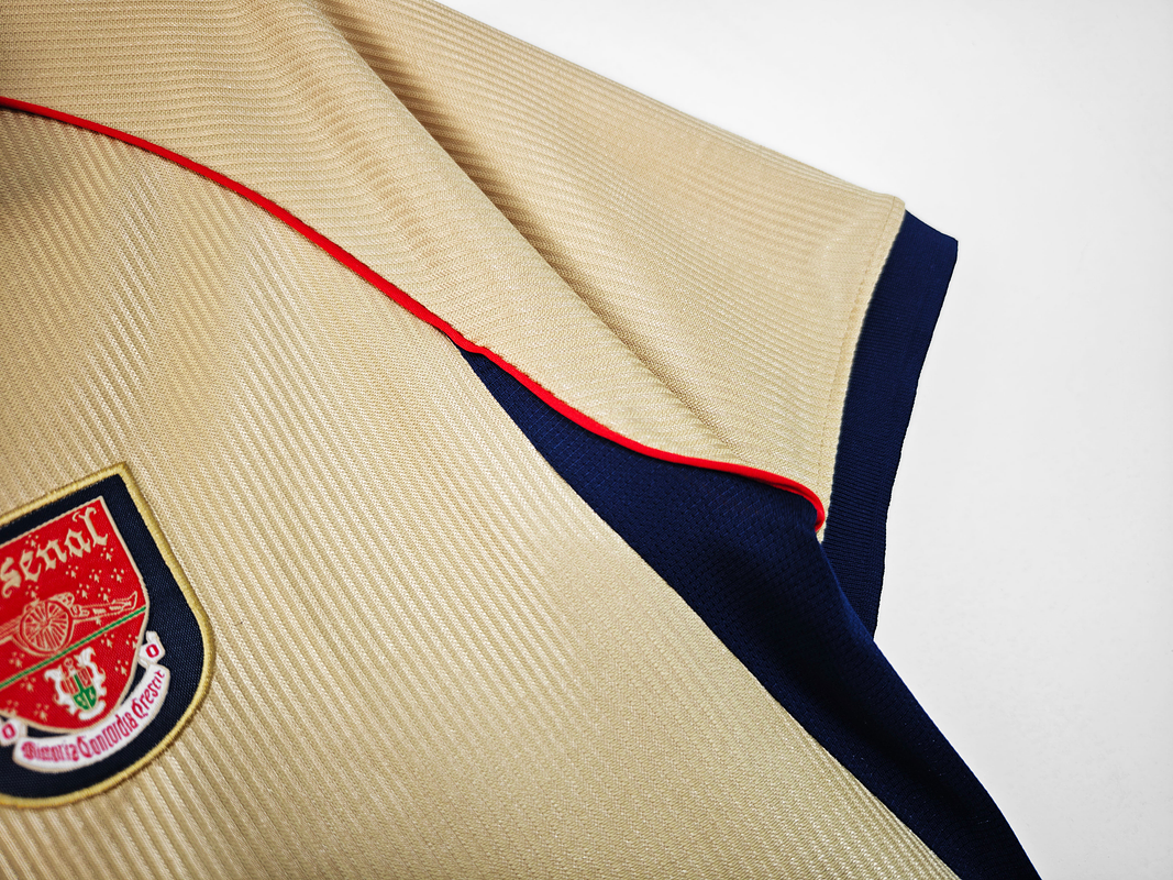 Arsenal 2001/02 (Away Kit) 6