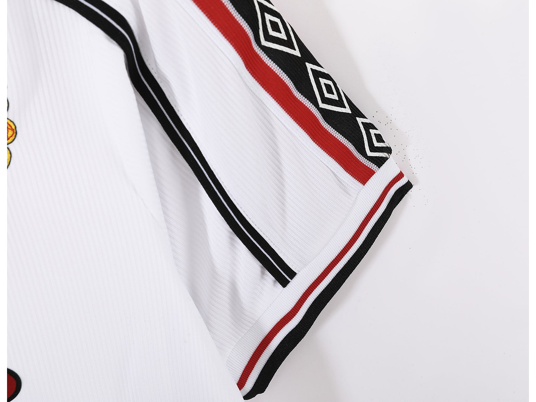 Manchester United 1998/99 (Away Kit) 6