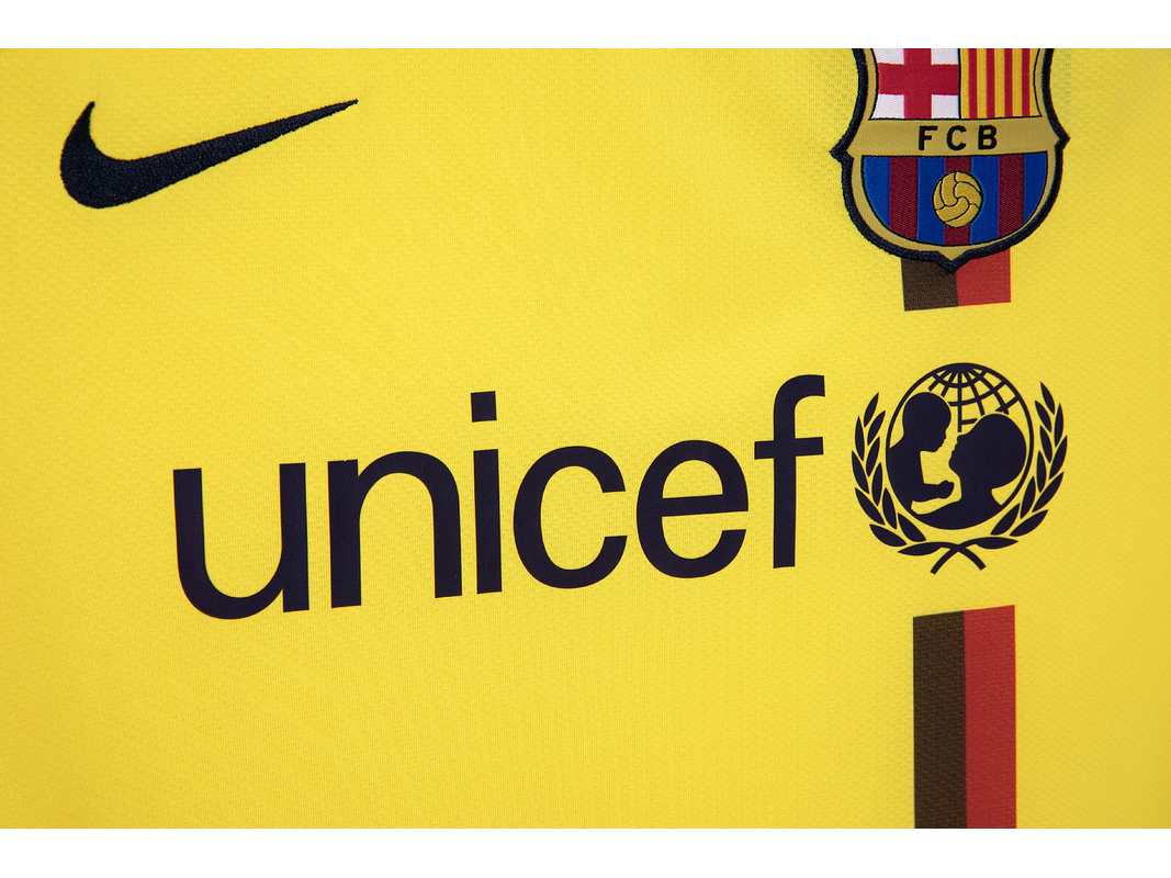 Barcelona 2008/09 (Away Kit) 4