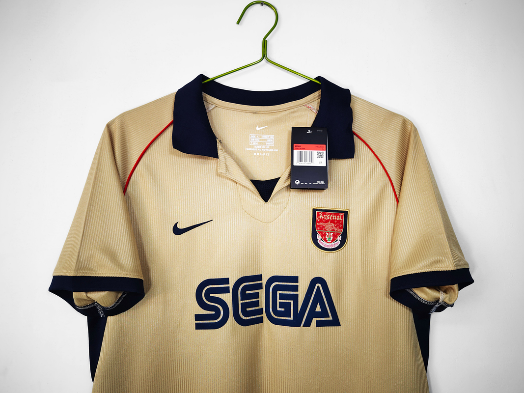 Arsenal 2001/02 (Away Kit) 10