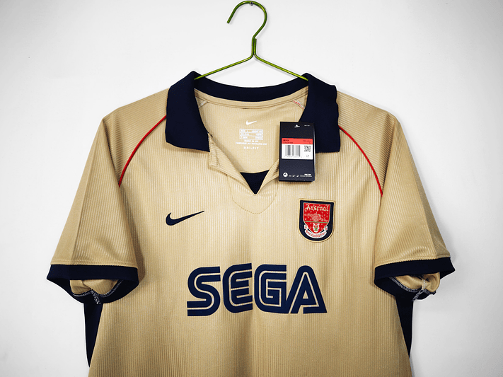 Arsenal 2001/02 (Away Kit) 10