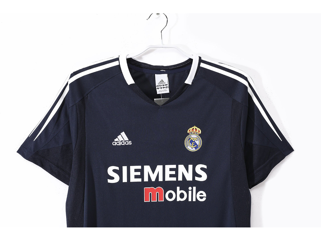 Real Madrid 2004/05 (Away Kit) 2