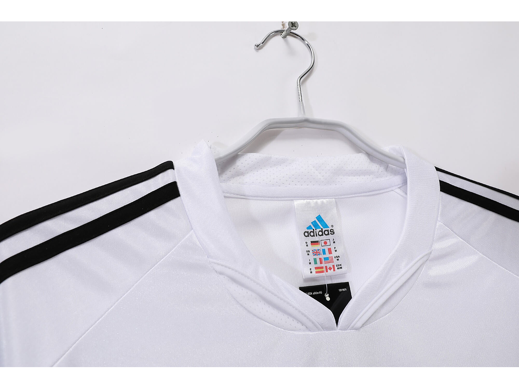 Real Madrid 2004/05 (Home Kit) 4