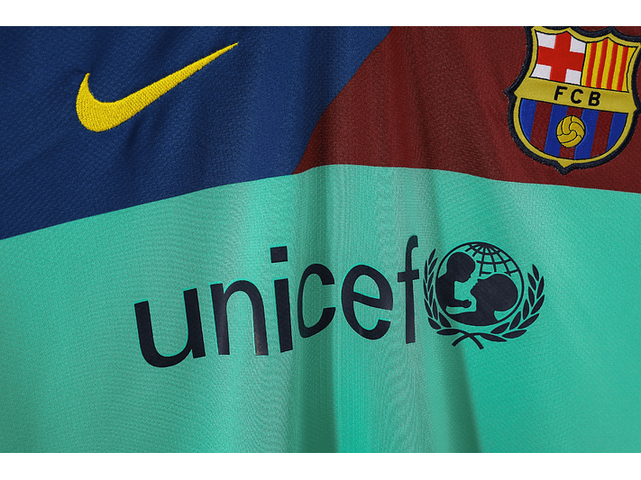 Barcelona 2010/11 (Away Kit) 4