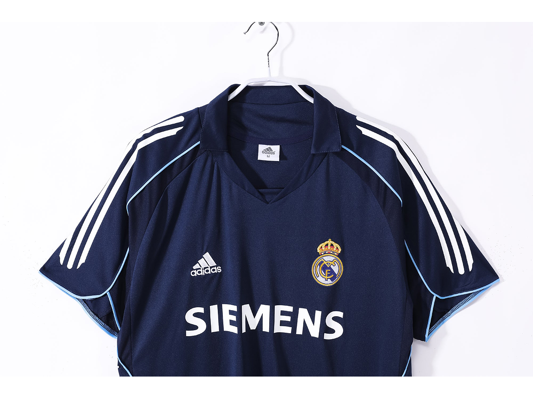 Real Madrid 2005/06 (Away Kit) 2