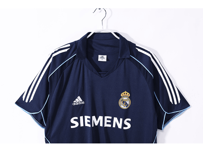 Real Madrid 2005/06 (Away Kit) 2