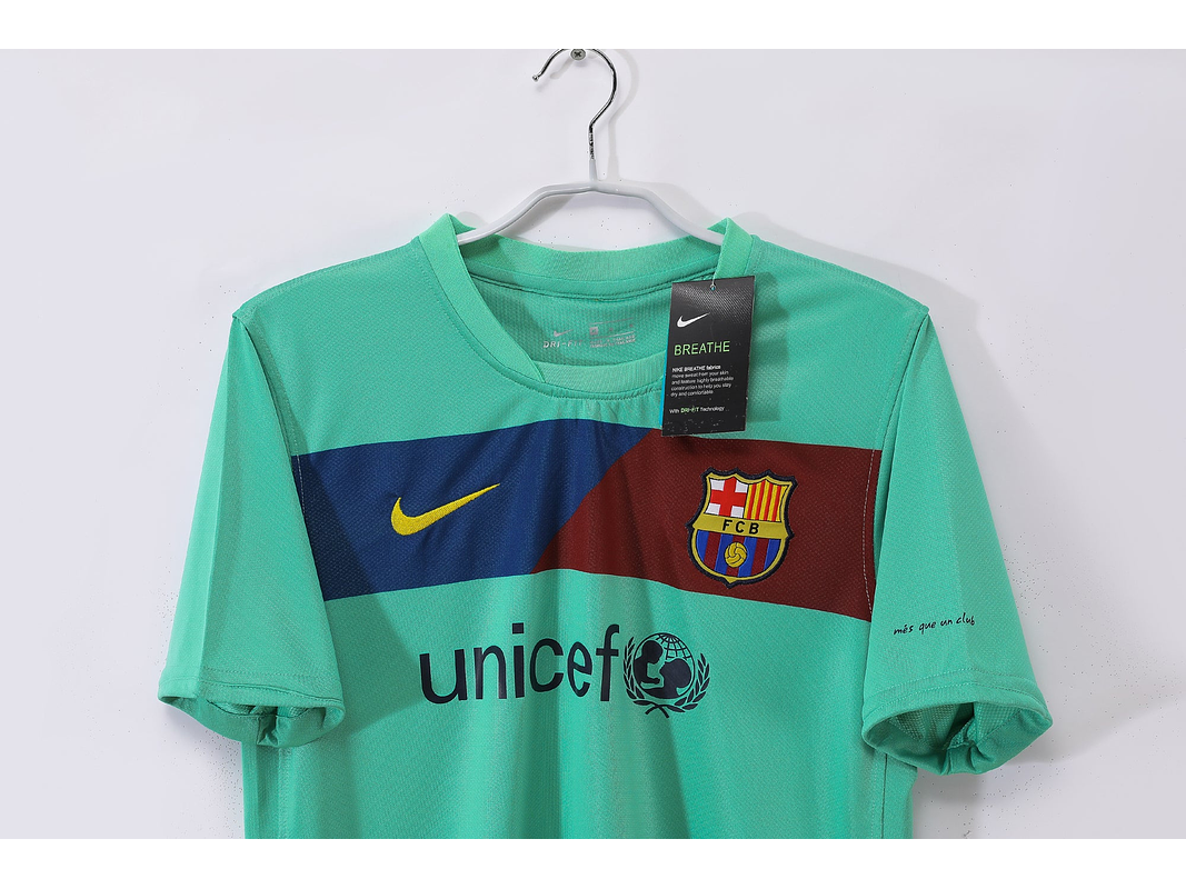Barcelona 2010/11 (Away Kit) 6