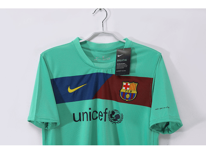 Barcelona 2010/11 (Away Kit) 6