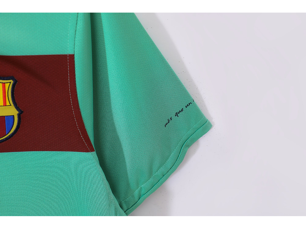 Barcelona 2010/11 (Away Kit) 7