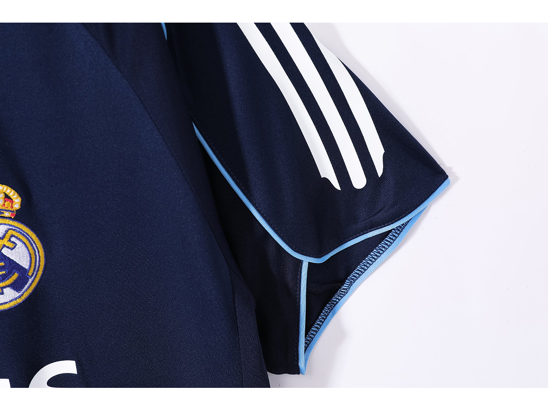 Real Madrid 2005/06 (Away Kit) 5
