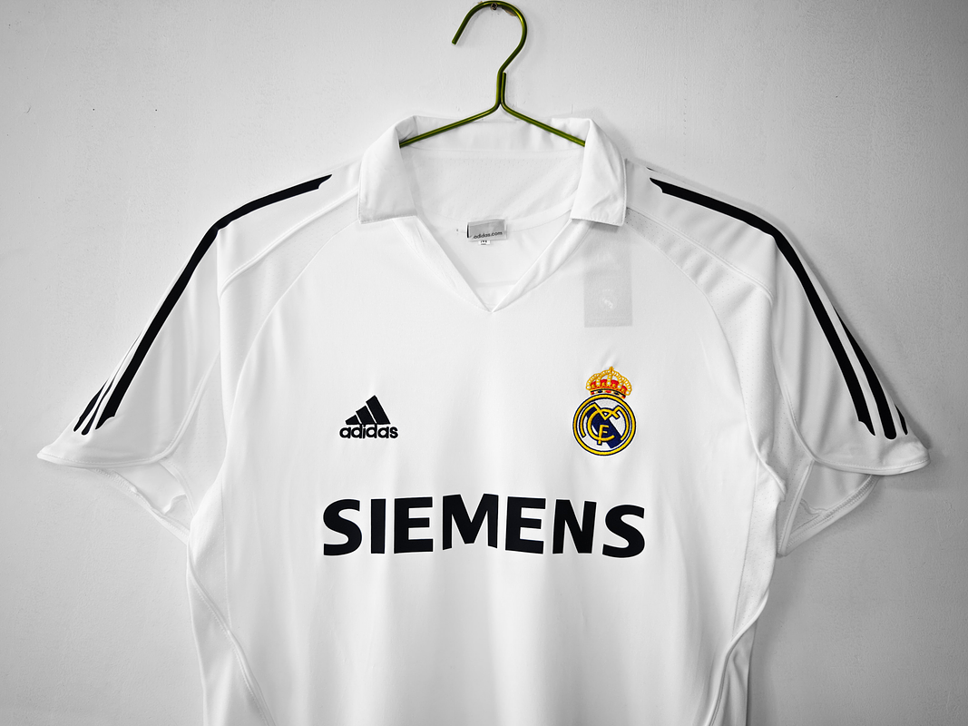 Real Madrid 2005/06 (Home Kit) 2