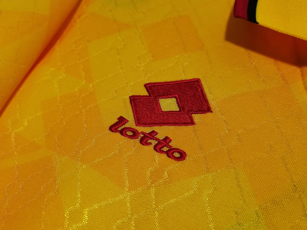 AC Milan 1995/96 (Away Kit) 3