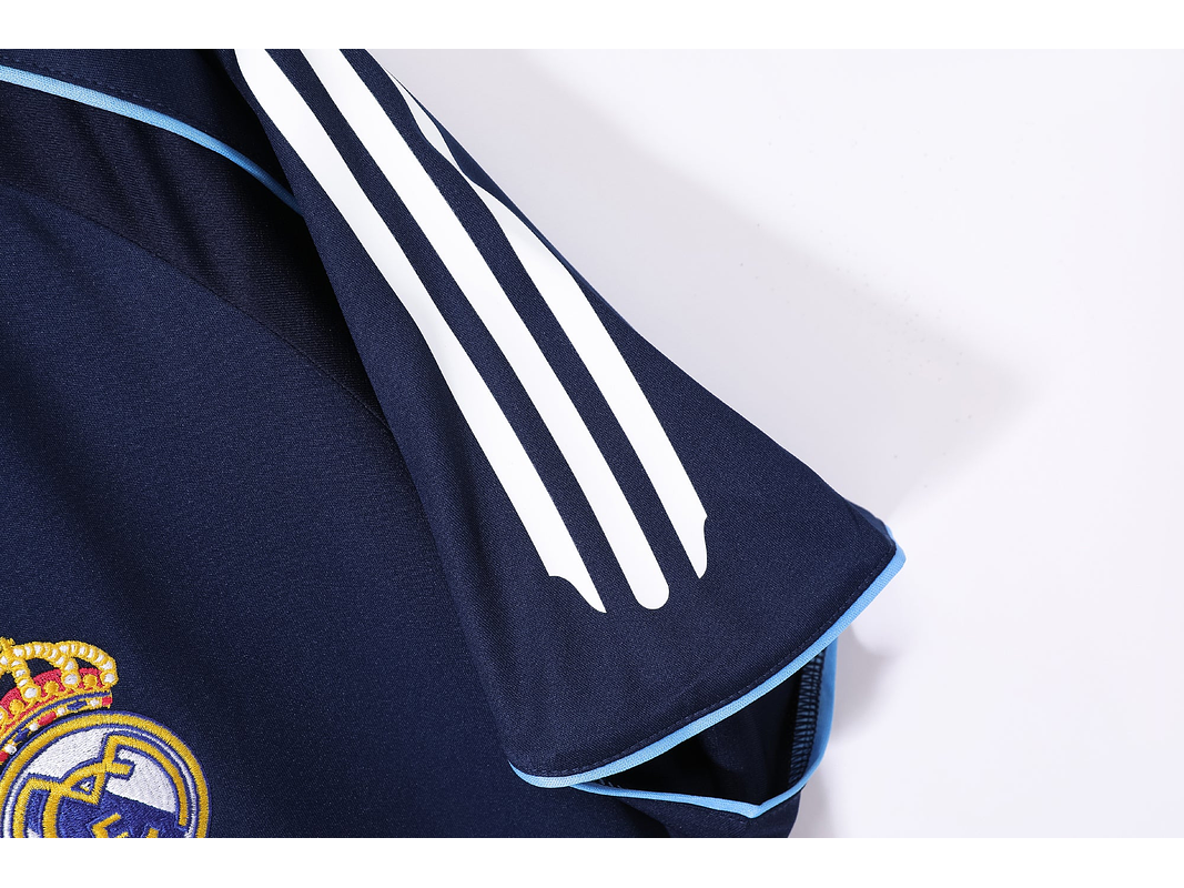 Real Madrid 2005/06 (Away Kit) 7