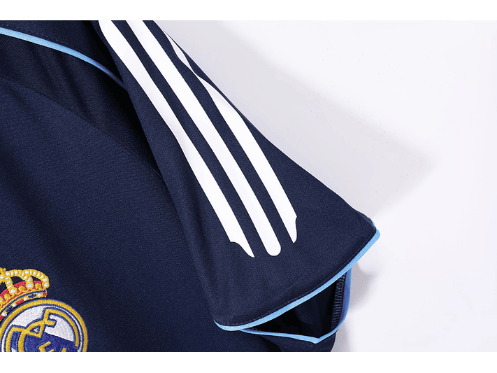 Real Madrid 2005/06 (Away Kit) 7