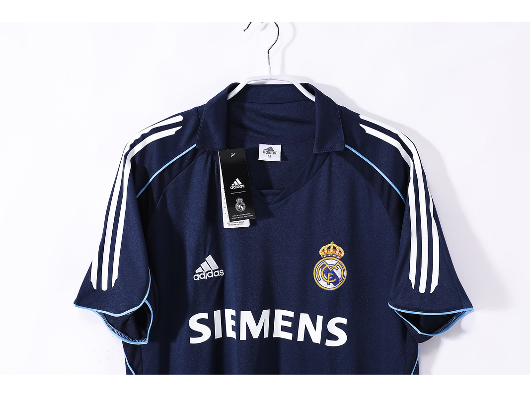 Real Madrid 2005/06 (Away Kit) 9