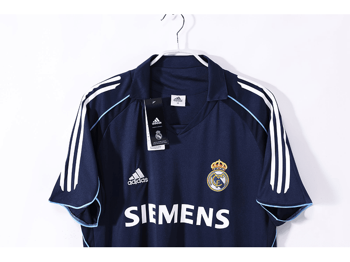 Real Madrid 2005/06 (Away Kit) 9
