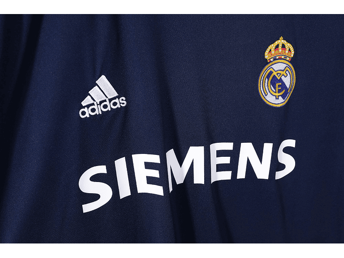 Real Madrid 2005/06 (Away Kit) 10