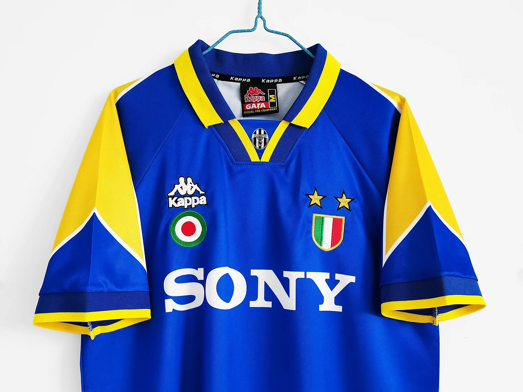 Juventus 1995/96 (Away Kit) 7