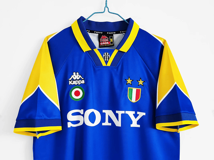 Juventus 1995/96 (Away Kit) 7