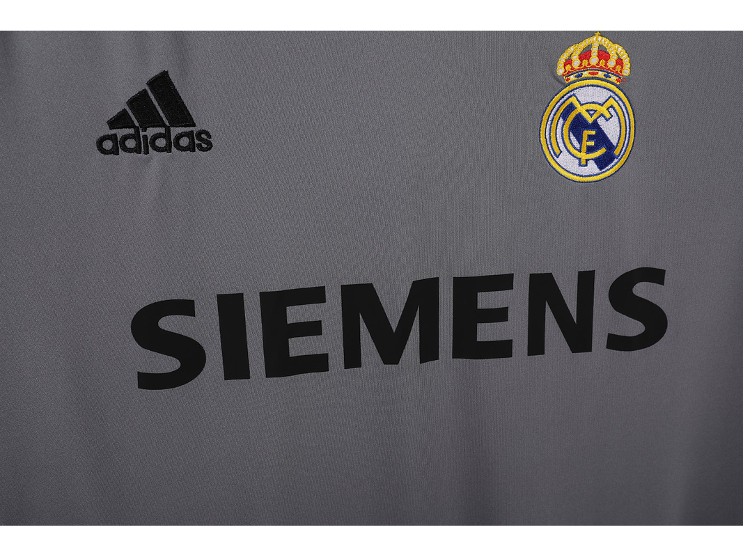 Real Madrid 2005/06 (Third Kit) 6