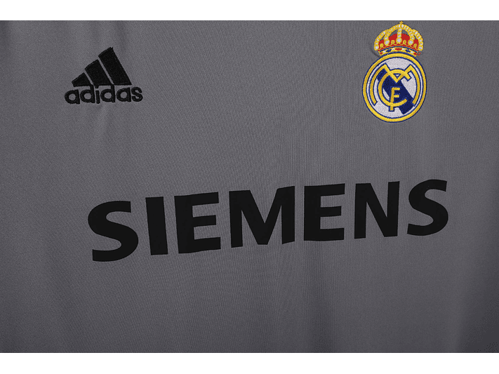 Real Madrid 2005/06 (Third Kit) 6