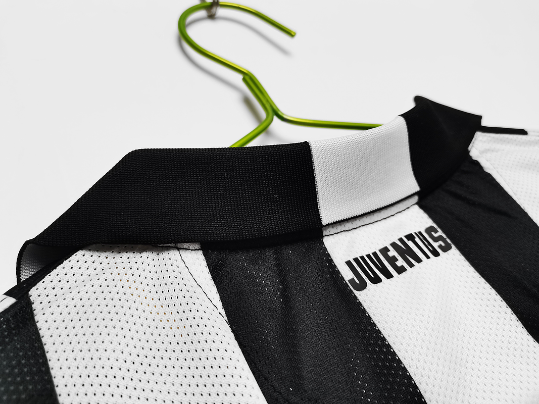 Juventus 2014/15 (Home Kit) 5