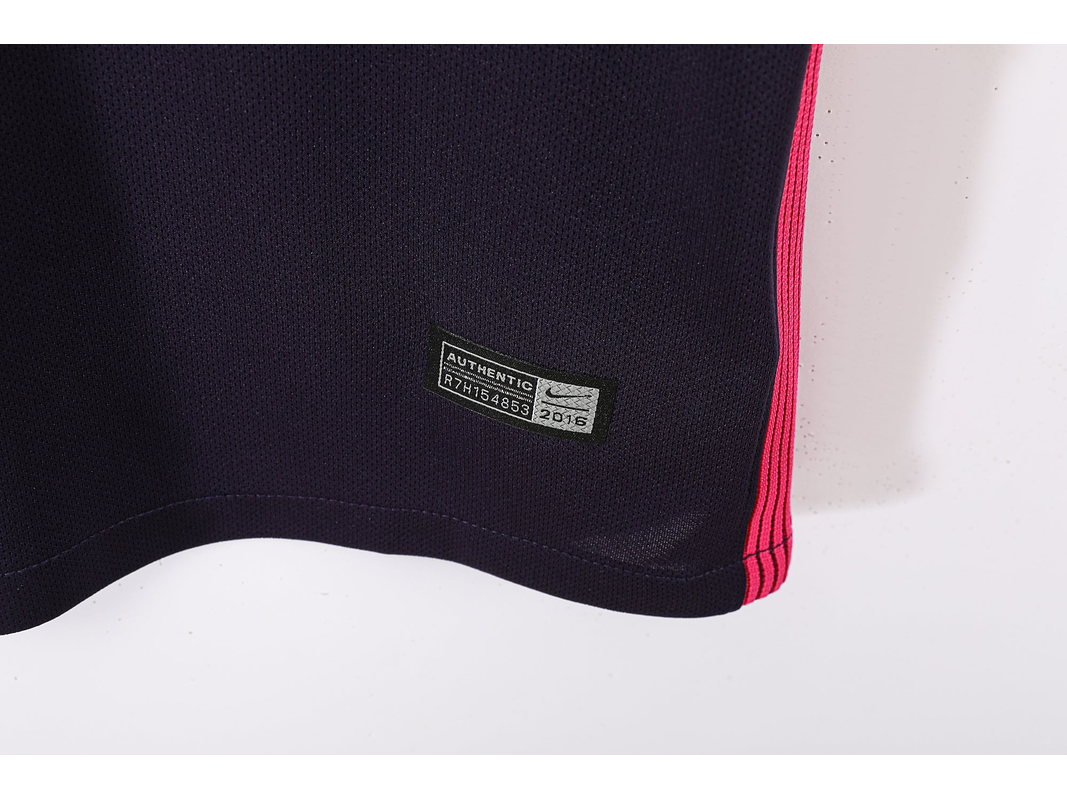Barcelona 2016/17 (Third Kit) 10