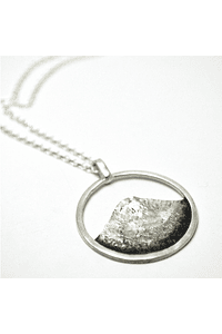 COLLAR VOLCÁN PLATA (incluye cadena plata)