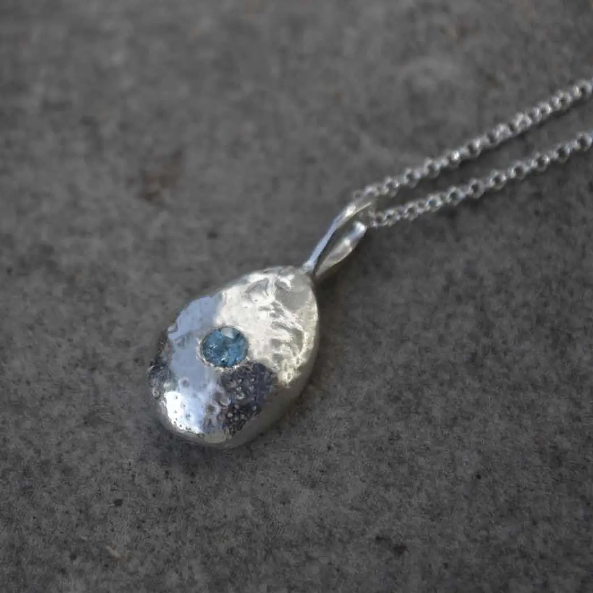 COLLAR SEMILLA DE LUZ Y TOPACIO CELESTE