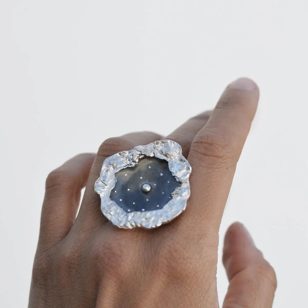 ANILLO CLARO DE NOCHE ESCULTÓRICO AJUSTABLE- Plata 950