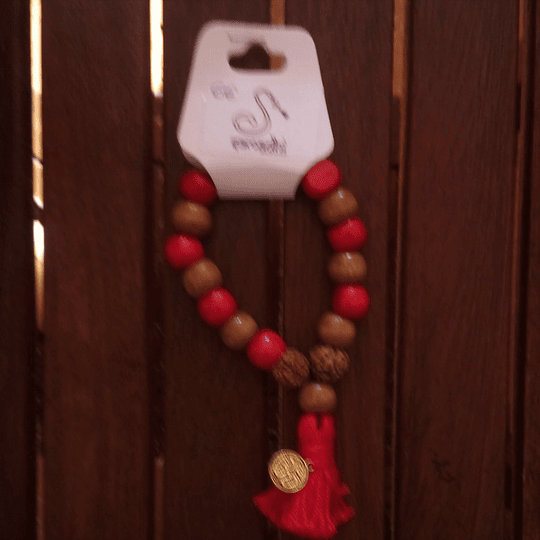 Pulseira vermelha/ madeira clara/ rudraksha