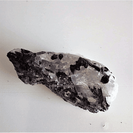 Turmalina negra em matriz de quartzo