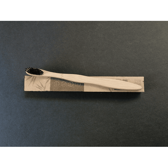 Escova de dentes em bambu carvão