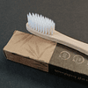 Escova de dentes em bambu adulto