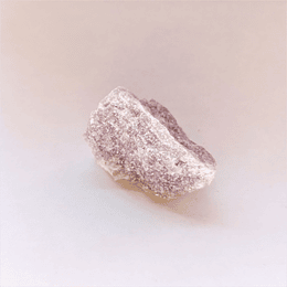 Lepidolite em bruto