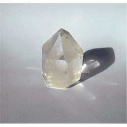 Ponta de cristal de quartzo lapidada 120g