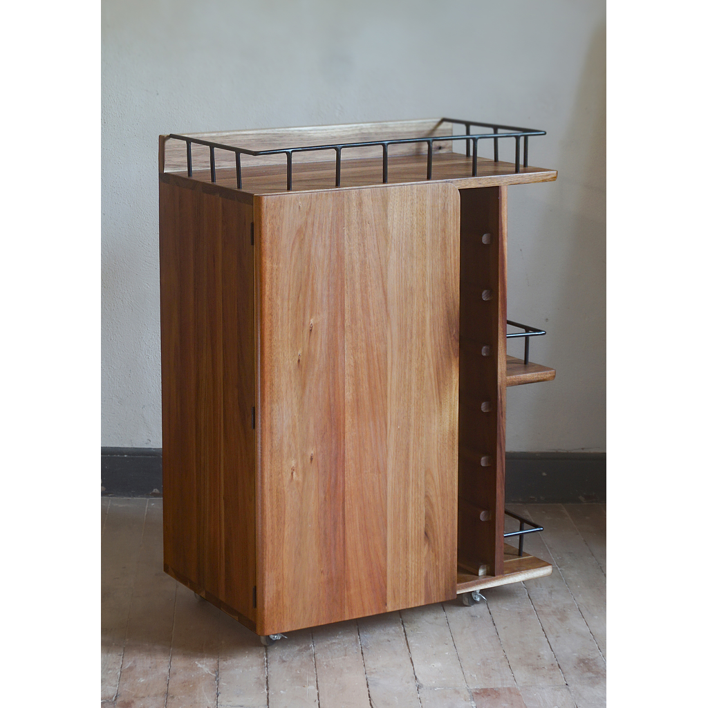 Bar con ruedas de Aromo