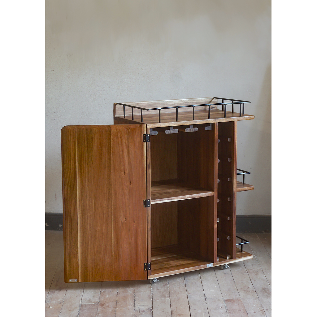 Bar con ruedas de Aromo