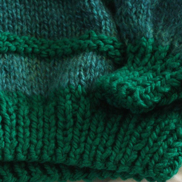 Chaleco Niña Tejido a Mano Verde Oscuro 3