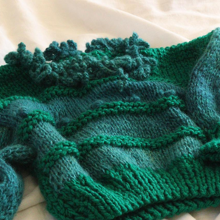 Chaleco Niña Tejido a Mano Verde Oscuro 1